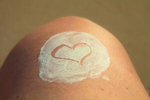 Applying Super Glue on Plantar Warts: Does It Work?